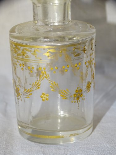 -PETIT FLACON  CRISTAL à décor GUIRLANDES DOREES épaisses  BOUCHON FACETTES   D
