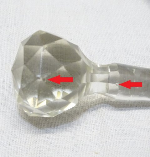-PETIT FLACON  CRISTAL à décor GUIRLANDES DOREES épaisses  BOUCHON FACETTES   D