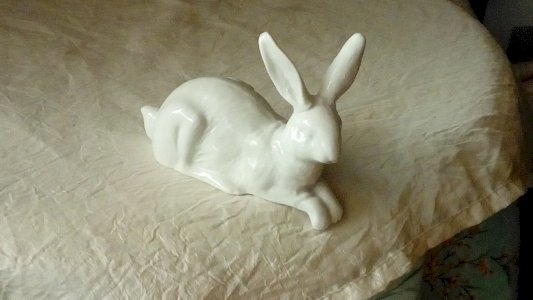 LITTLE PORCELAIN RABBIT DISPLAY ITEM **