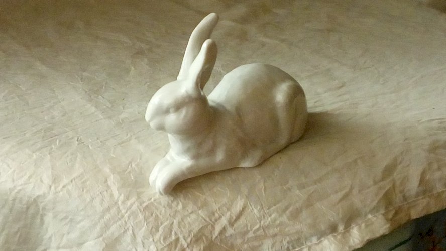 PETIT LAPIN EN PORCELAINE OBJET DE VITRINE **