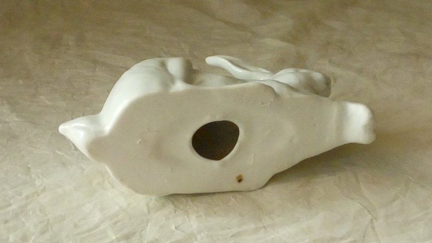 PETIT LAPIN EN PORCELAINE OBJET DE VITRINE **