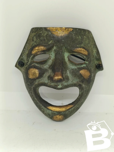 petit masque en bronze de fabrication grece en bon etat