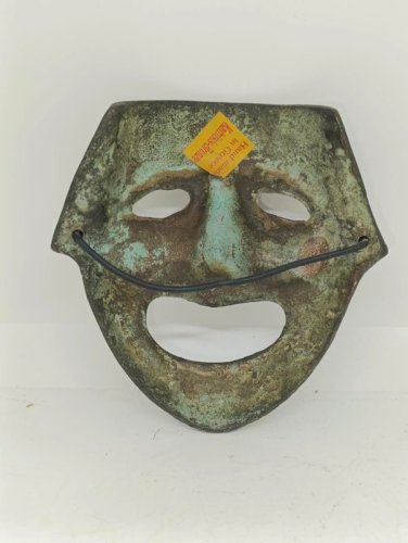 petit masque en bronze de fabrication grece en bon etat