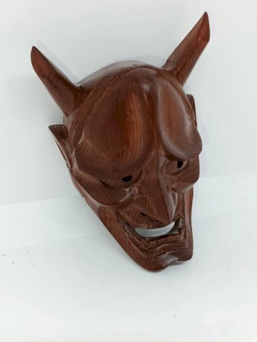 petit masque japonais de theatre NO en bois naturel, représentant Hannya en bon etat