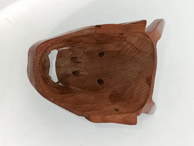 petit masque japonais de theatre NO en bois naturel, représentant Hannya en bon etat