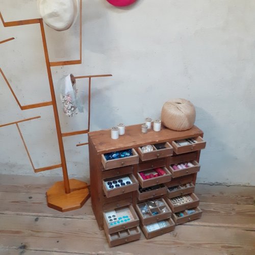 Petit meuble d’atelier, 27 tiroirs
