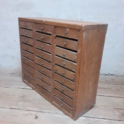 Petit meuble d’atelier, 27 tiroirs