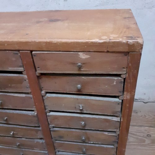 Petit meuble d’atelier, 27 tiroirs