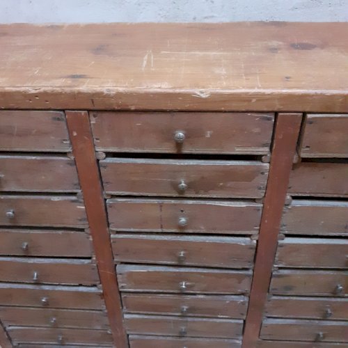 Petit meuble d’atelier, 27 tiroirs
