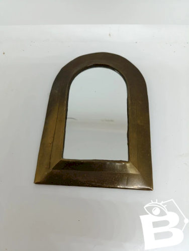 petit miroir ancien avec contour laiton en bon etat