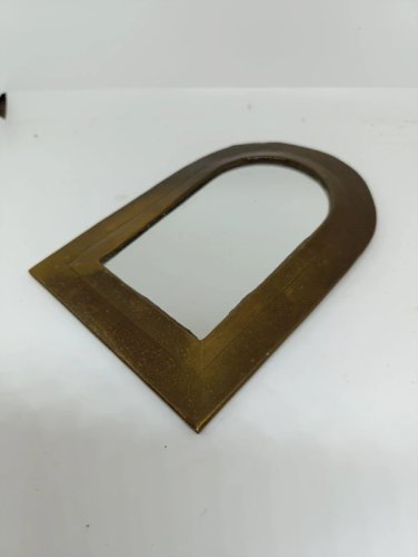 petit miroir ancien avec contour laiton en bon etat
