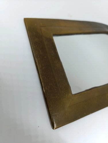 petit miroir ancien avec contour laiton en bon etat
