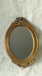 PETIT MIROIR EN RESINE EFFET BOIS DORÉ STYLE LOUIS XVI*