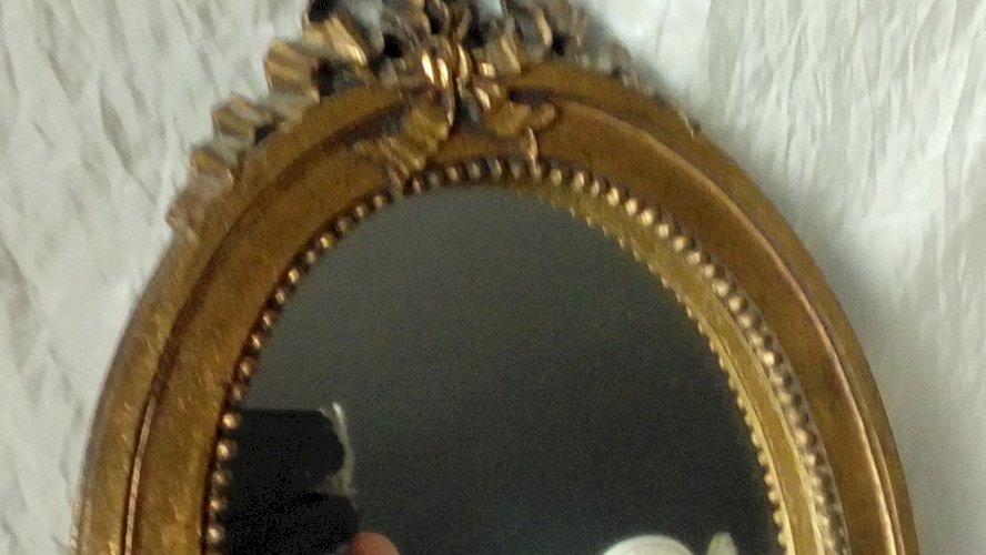 PETIT MIROIR EN RESINE EFFET BOIS DORÉ STYLE LOUIS XVI*