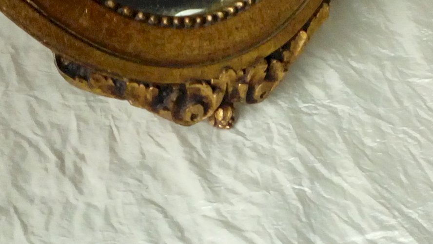 PETIT MIROIR EN RESINE EFFET BOIS DORÉ STYLE LOUIS XVI*