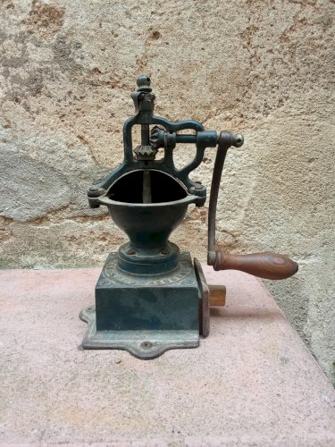 Petit moulin à café de comptoir Peugeot 