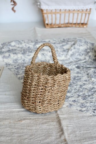 Petit panier mural vintage en fibre tressée avec anse