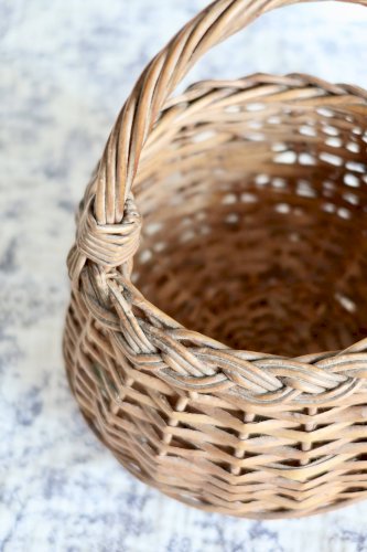 Petit panier vintage en osier tressé à la main – Panier à œufs rustique