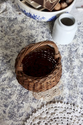 Petit panier vintage en osier tressé à la main – Panier à œufs rustique