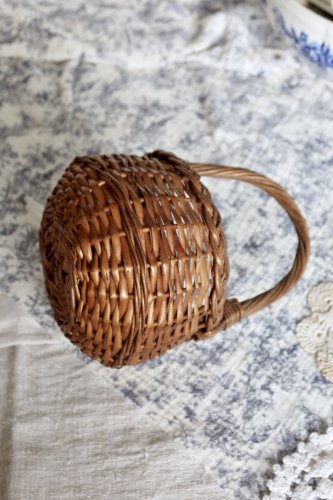 Petit panier vintage en osier tressé à la main – Panier à œufs rustique
