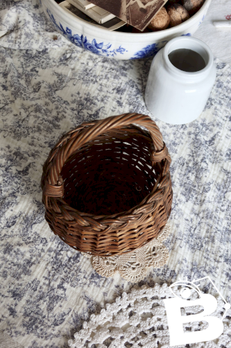 Petit panier vintage en osier tressé à la main – Panier à œufs rustique