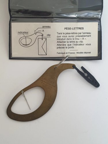 Petit pèse-lettres vintage fabriqué en France, avec notice et pochette d'origine
