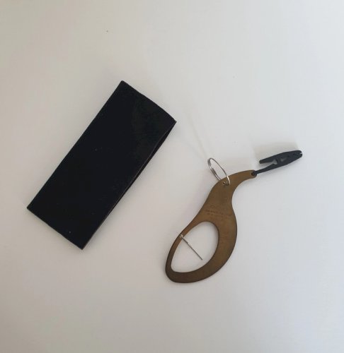 Petit pèse-lettres vintage fabriqué en France, avec notice et pochette d'origine