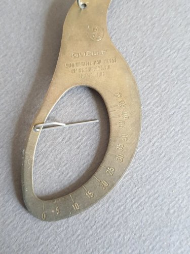 Petit pèse-lettres vintage fabriqué en France, avec notice et pochette d'origine