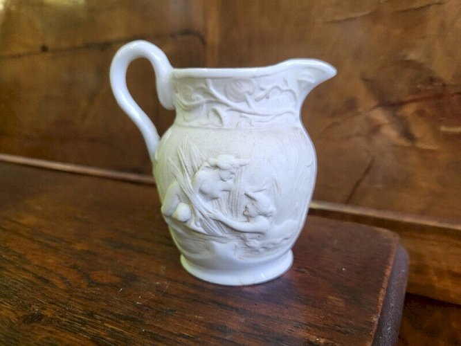 PETIT PICHET EN BISCUIT BLANC ART NOUVEAU