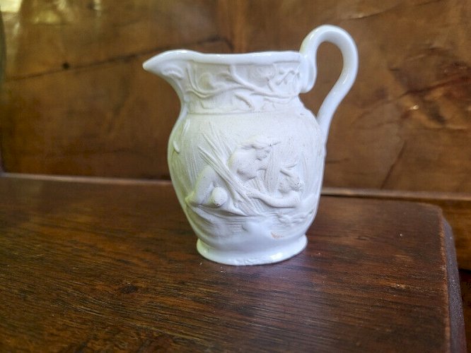 PETIT PICHET EN BISCUIT BLANC ART NOUVEAU