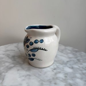 Petit pichet en céramique par Maja XXe décor floral M3784