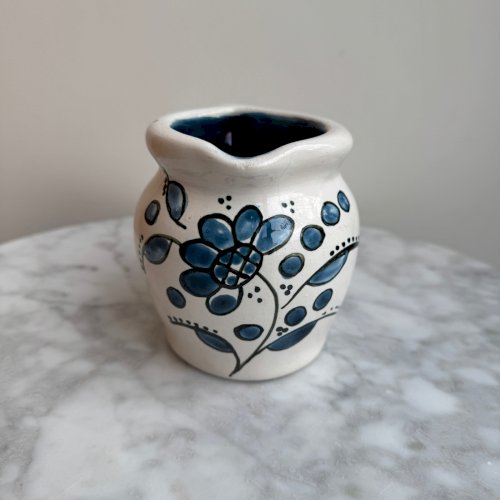 Petit pichet en céramique par Maja XXe décor floral M3784