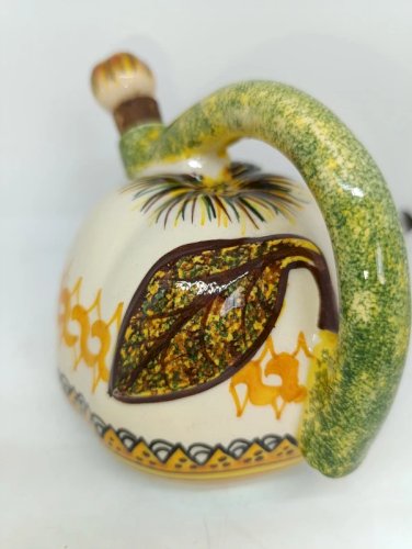 petit  pichet en forme de fruit henriot quimper en bon etat