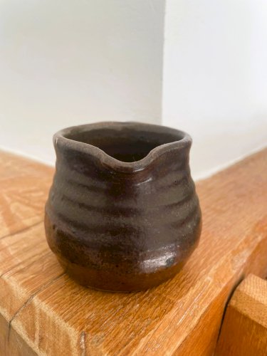 Petit pichet en grès vernissé de l’abbaye de Fontgombault