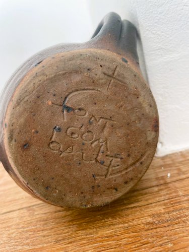 Petit pichet en grès vernissé de l’abbaye de Fontgombault