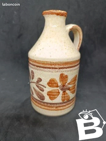 petit pichet/ vase a decor floral en bon etat