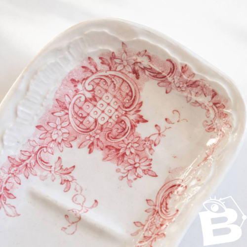 Petit plat XIXe en terre de fer rose