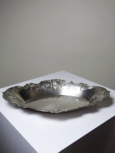 Petit plateau creux, coupe en laiton plaquage argenté style rocaille ancien