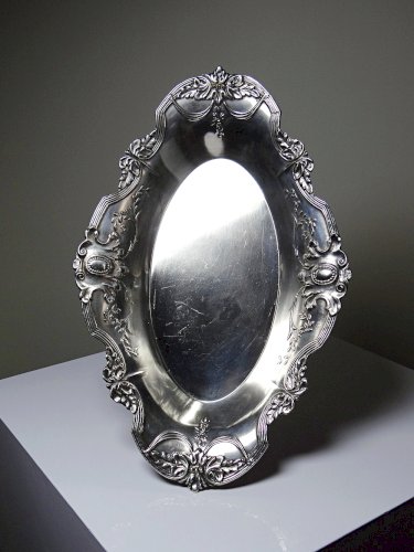 Petit plateau creux, coupe en laiton plaquage argenté style rocaille ancien
