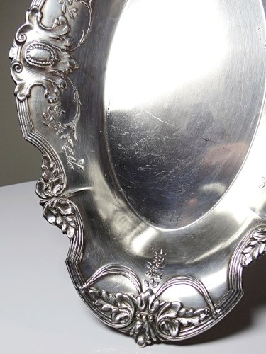 Petit plateau creux, coupe en laiton plaquage argenté style rocaille ancien