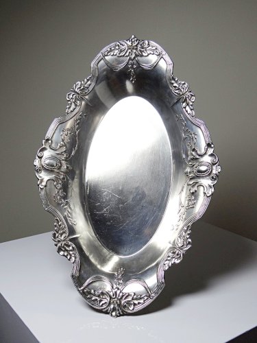Petit plateau creux, coupe en laiton plaquage argenté style rocaille ancien