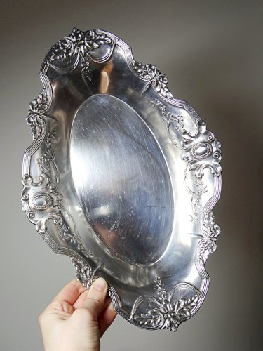 Petit plateau creux, coupe en laiton plaquage argenté style rocaille ancien