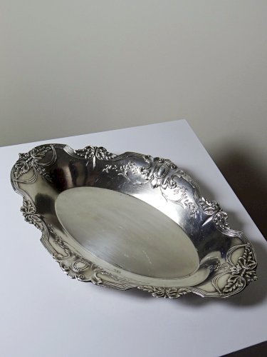 Petit plateau creux, coupe en laiton plaquage argenté style rocaille ancien