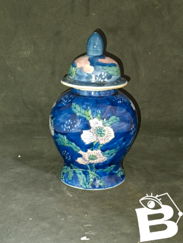 petit pot couvert asiatique à decor floral en bon etat
