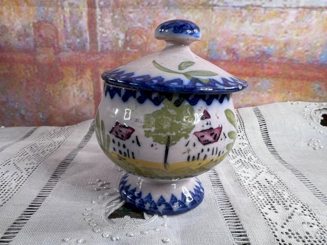 Petit pot couvert en faïence décor champêtre – Moutardier ancien – 7 cm