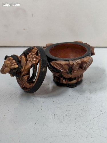 Petit pot couvert en pierre dur dorigine chinois en bon etat