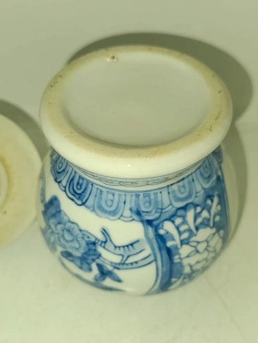 petit pot couvert en porcelaine moderne chinois en bon etat