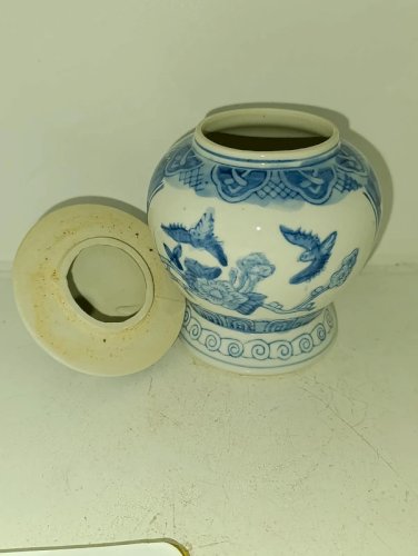 petit pot couvert en porcelaine moderne chinois en bon etat