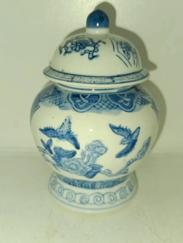 petit pot couvert en porcelaine moderne chinois en bon etat