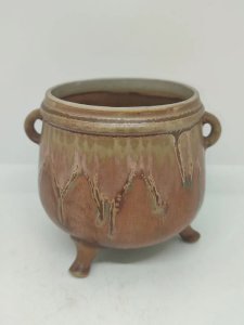 small pot on 3 feet denbac in good condition